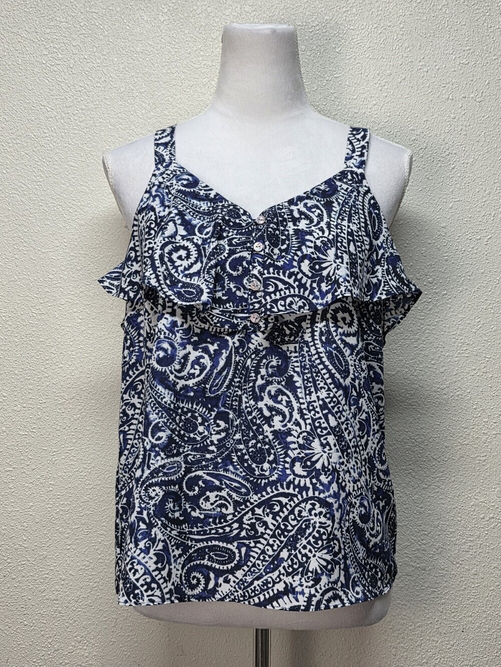 3/$15🔴 SALE LOFT Blue and White Paisley Ruffle Cami Top Blouse Size Small - Picture 2 of 5